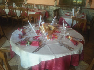 foto corridoio con tavoli del ristorante del santa venera di palermo
